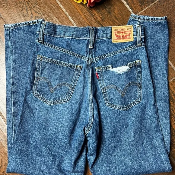Levi's High Waisted Distressed Mom Denim Jeans - Picture 5 of 7